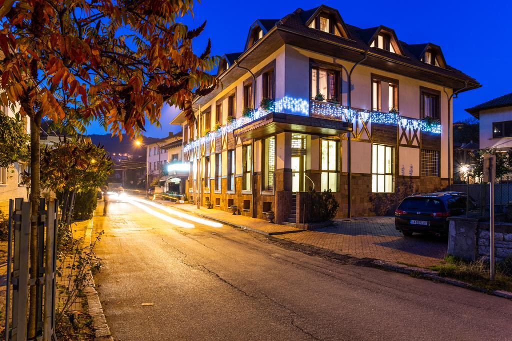 Family Hotel Teteven Exterior foto