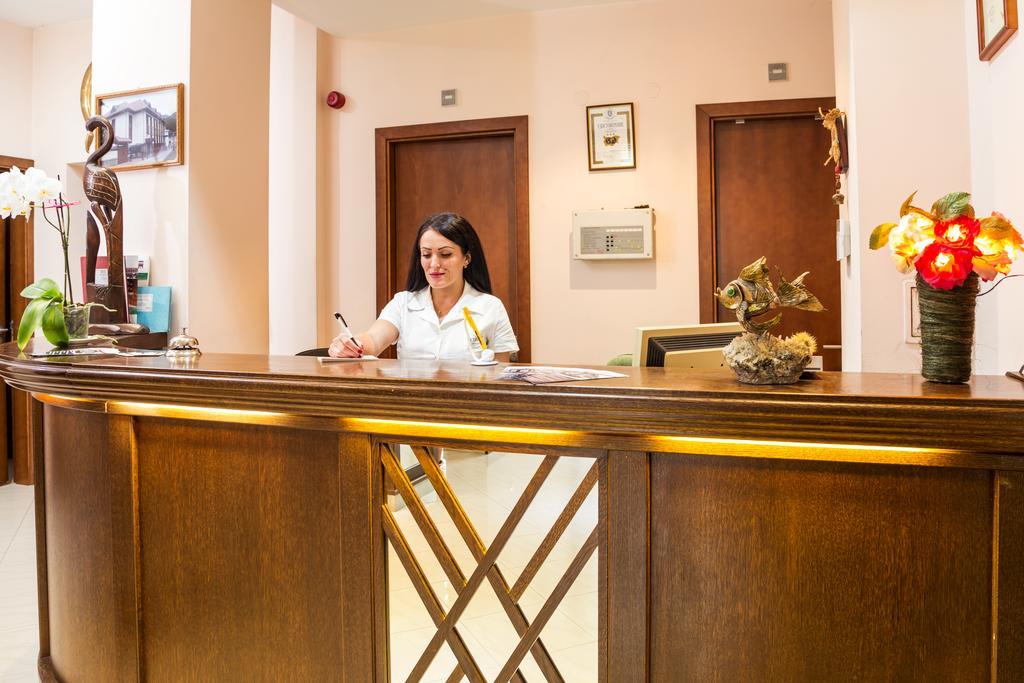 Family Hotel Teteven Exterior foto